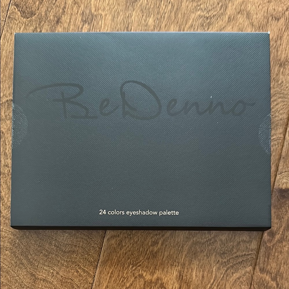 BeDenno 24 color Eyeshadow Pallete